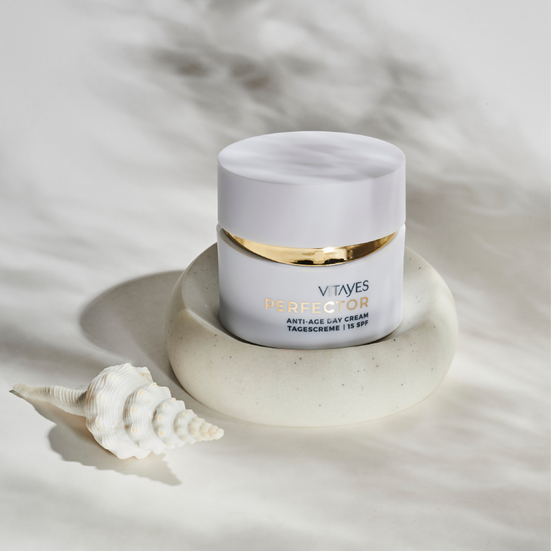 Perfector Anti-Age Day Cream, face cream with 24-hour moisture for the skin.